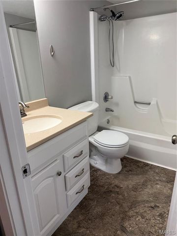 9 Fairways Circle A, St Charles, MO 63303