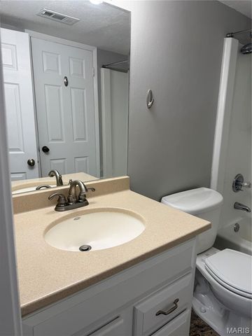 9 Fairways Circle A, St Charles, MO 63303