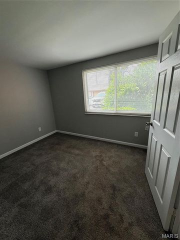9 Fairways Circle A, St Charles, MO 63303