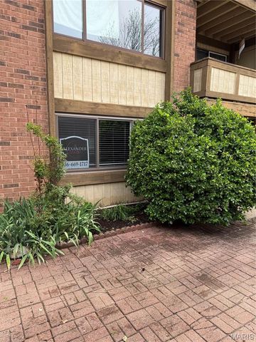 9 Fairways Circle A, St Charles, MO 63303