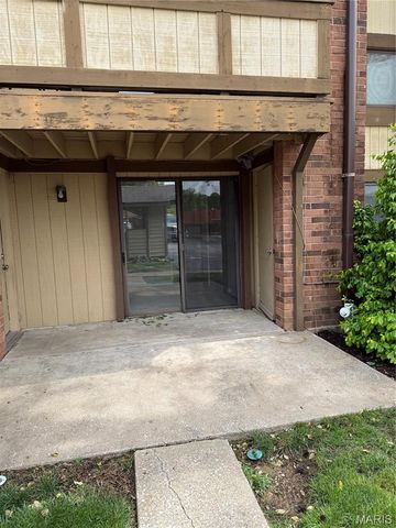 9 Fairways Circle A, St Charles, MO 63303