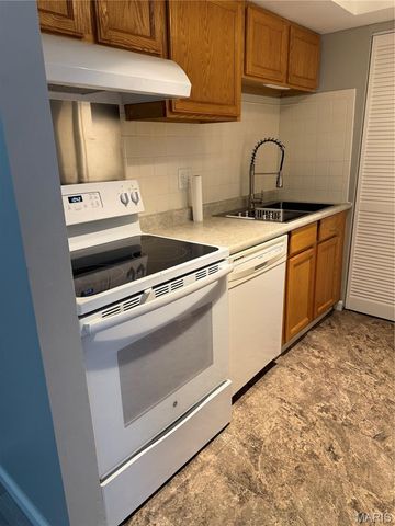 9 Fairways Circle A, St Charles, MO 63303