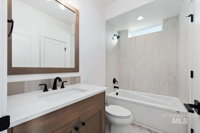 2211 N Ryde Ave., Kuna, ID 83634