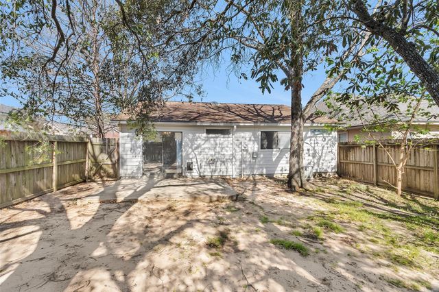 127 Golfview Drive, Conroe, TX 77356