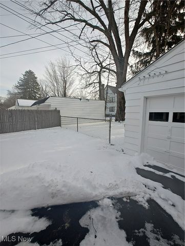 17460 Chagrin Boulevard, Shaker Heights, OH 44120