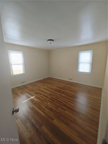 17460 Chagrin Boulevard, Shaker Heights, OH 44120