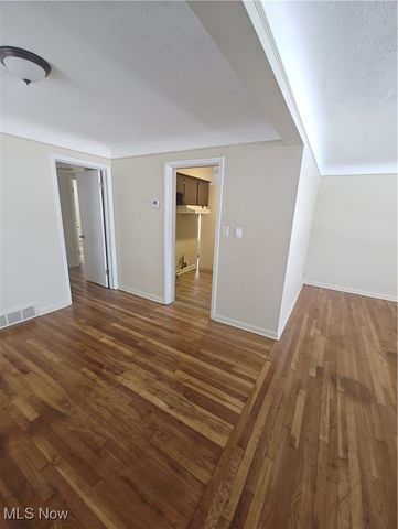 17460 Chagrin Boulevard, Shaker Heights, OH 44120