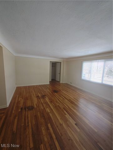 17460 Chagrin Boulevard, Shaker Heights, OH 44120