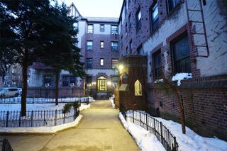 61-40 Saunders Street A12, Rego Park, NY 11374