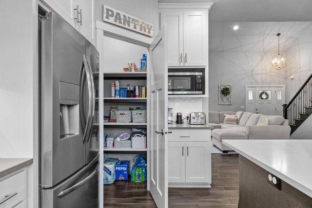 2053 W SUGAR COURT, Appleton, WI 54913