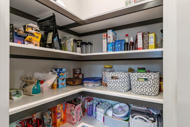 2053 W SUGAR COURT, Appleton, WI 54913