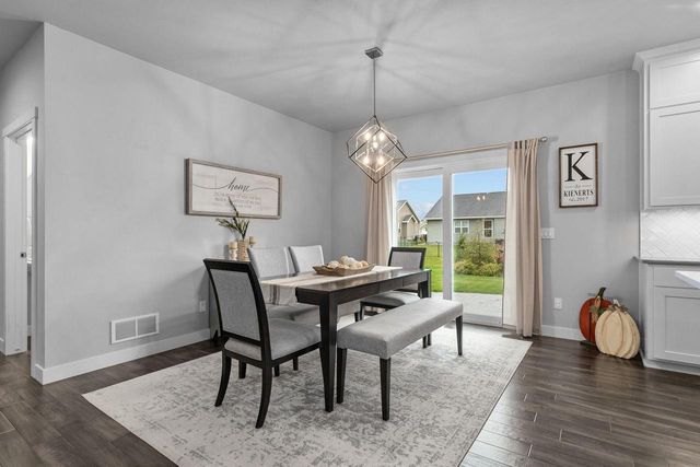 2053 W SUGAR COURT, Appleton, WI 54913