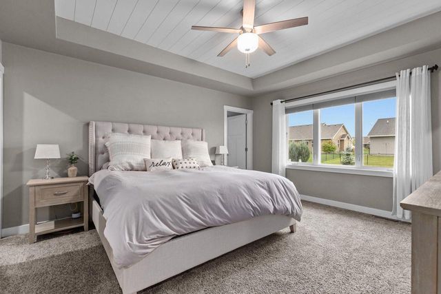 2053 W SUGAR COURT, Appleton, WI 54913