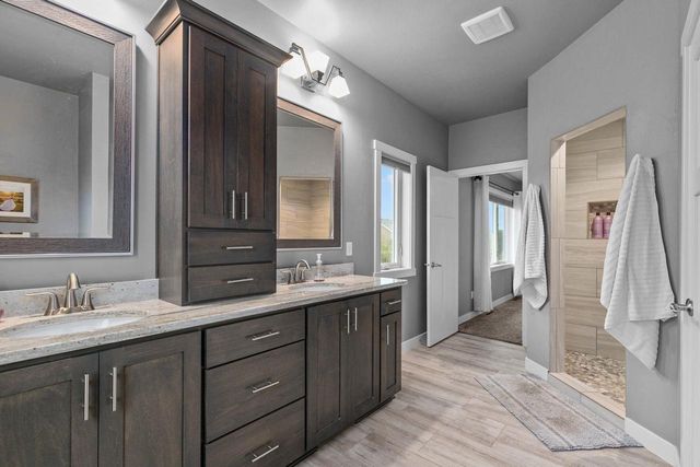 2053 W SUGAR COURT, Appleton, WI 54913