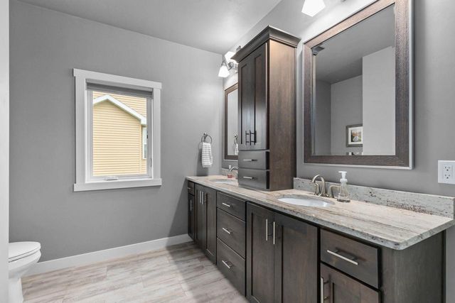 2053 W SUGAR COURT, Appleton, WI 54913