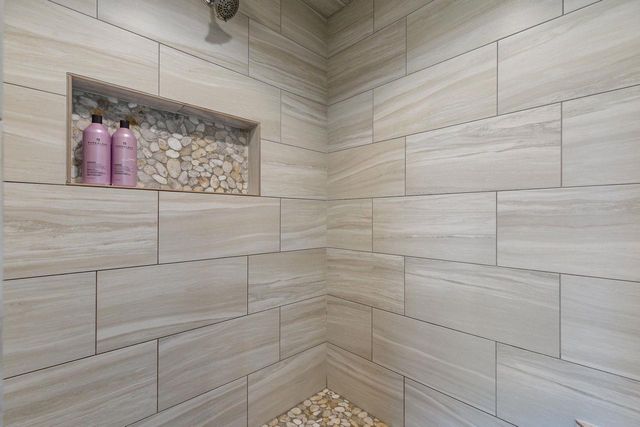 2053 W SUGAR COURT, Appleton, WI 54913