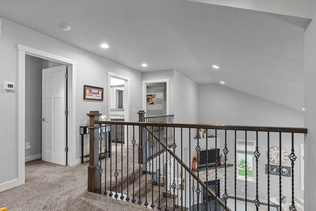 2053 W SUGAR COURT, Appleton, WI 54913