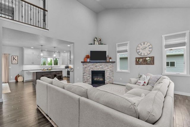 2053 W SUGAR COURT, Appleton, WI 54913