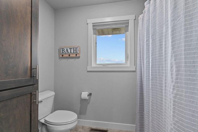 2053 W SUGAR COURT, Appleton, WI 54913