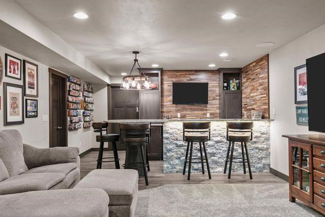 2053 W SUGAR COURT, Appleton, WI 54913