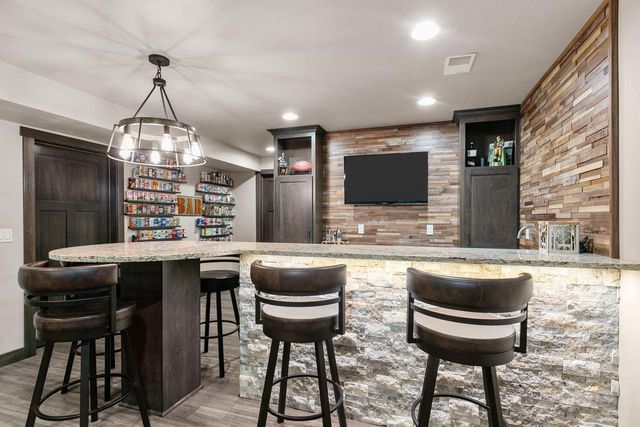 2053 W SUGAR COURT, Appleton, WI 54913