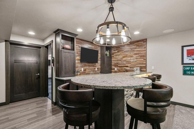 2053 W SUGAR COURT, Appleton, WI 54913