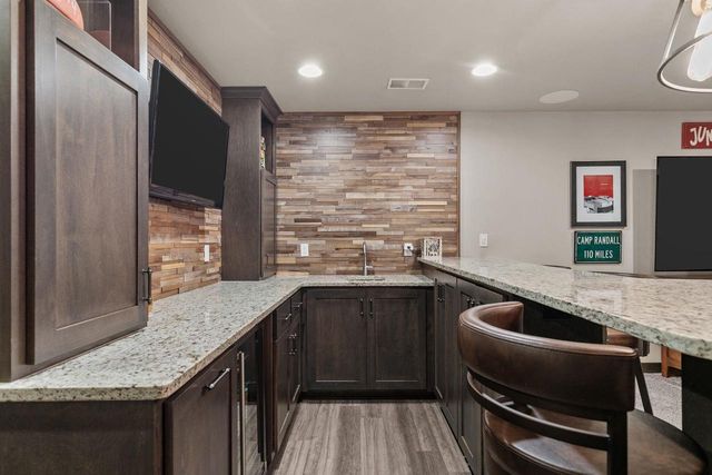 2053 W SUGAR COURT, Appleton, WI 54913