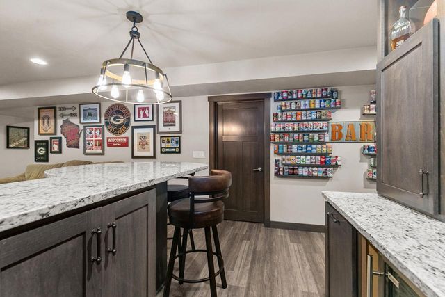 2053 W SUGAR COURT, Appleton, WI 54913