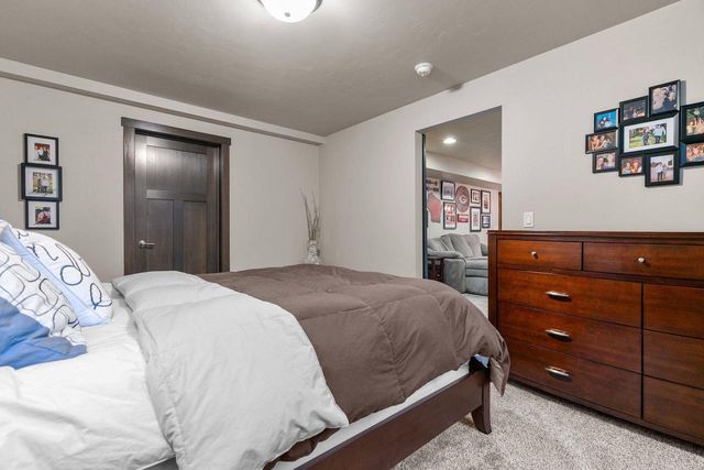 2053 W SUGAR COURT, Appleton, WI 54913