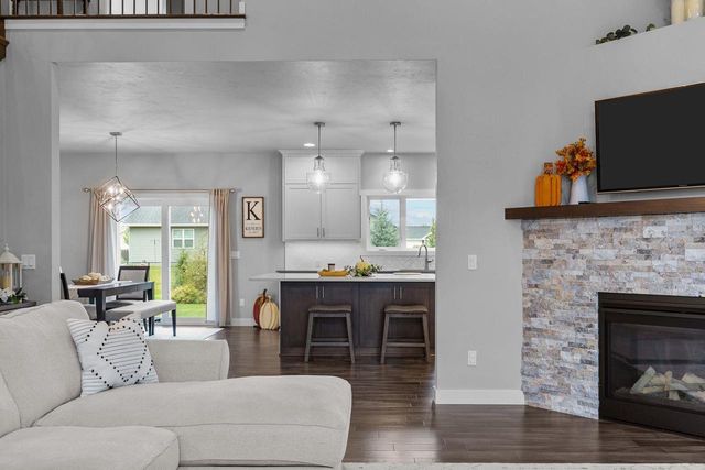 2053 W SUGAR COURT, Appleton, WI 54913