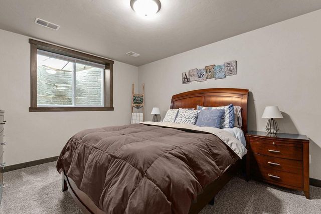 2053 W SUGAR COURT, Appleton, WI 54913