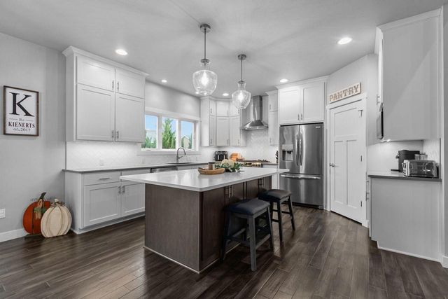 2053 W SUGAR COURT, Appleton, WI 54913