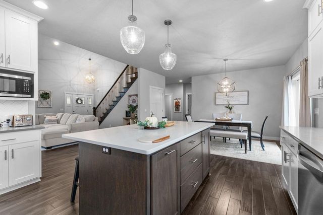 2053 W SUGAR COURT, Appleton, WI 54913