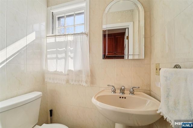 657 Lincoln Avenue, Glen Rock, NJ 07452