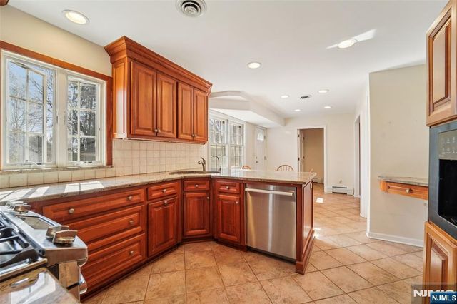 657 Lincoln Avenue, Glen Rock, NJ 07452