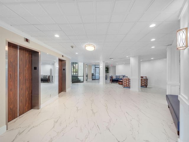 336 Golfview Road 406, North Palm Beach, FL 33408