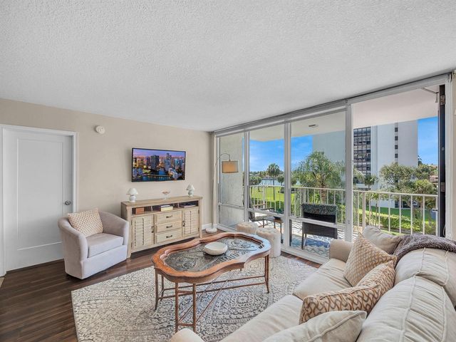 336 Golfview Road 406, North Palm Beach, FL 33408