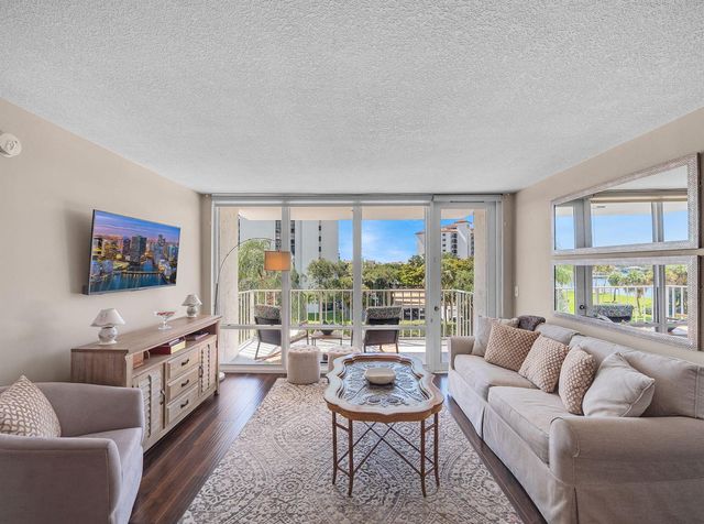 336 Golfview Road 406, North Palm Beach, FL 33408