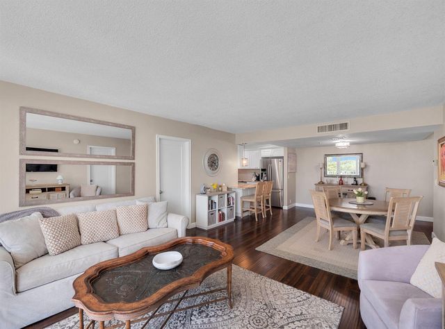 336 Golfview Road 406, North Palm Beach, FL 33408