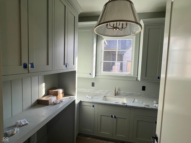 10840 Dartmoor Court, Zionsville, IN 46077