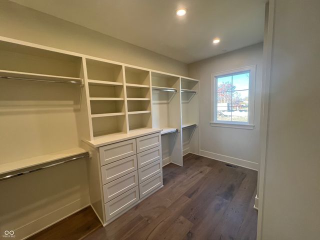 10840 Dartmoor Court, Zionsville, IN 46077