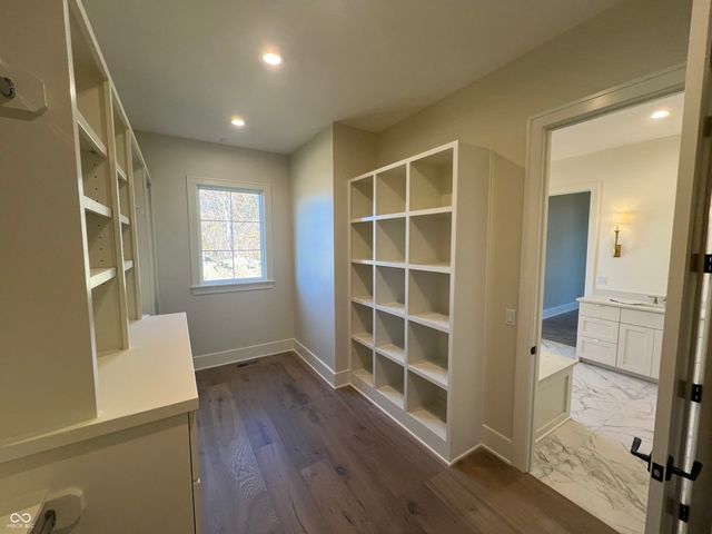 10840 Dartmoor Court, Zionsville, IN 46077