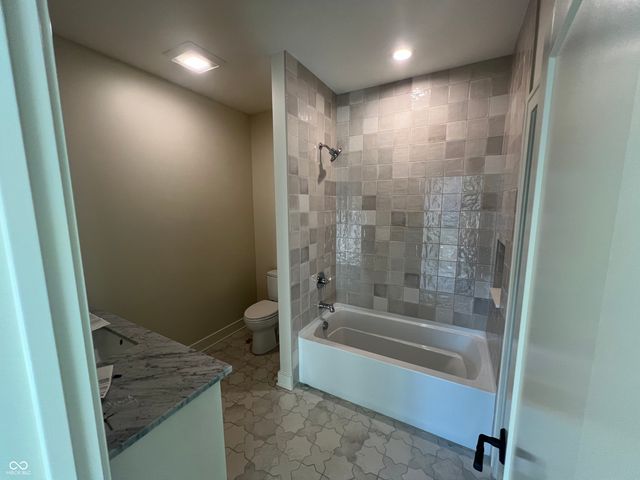 10840 Dartmoor Court, Zionsville, IN 46077