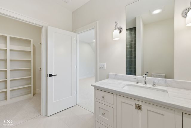 10840 Dartmoor Court, Zionsville, IN 46077