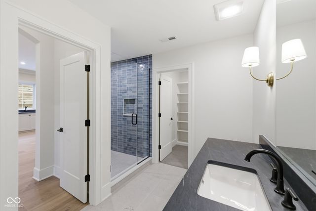 10840 Dartmoor Court, Zionsville, IN 46077