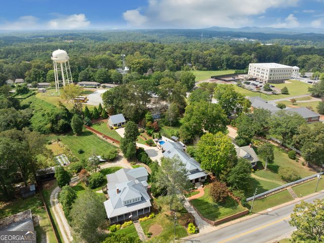 745 Washington Street, Clarkesville, GA 30523