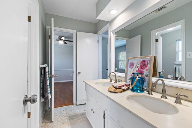 13710 Balmore Circle, Houston, TX 77069