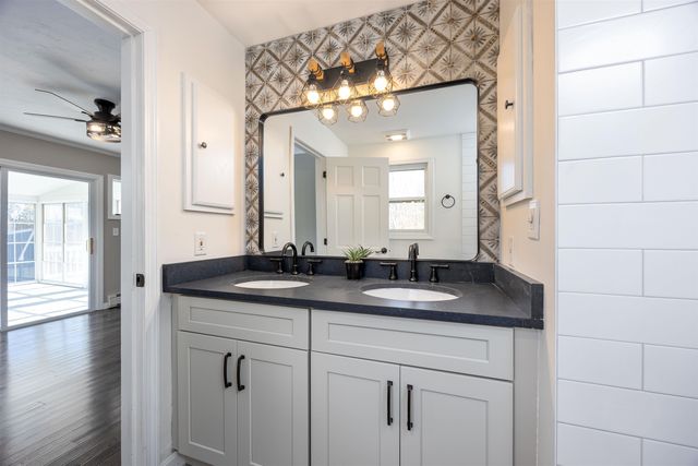 287 North Road, Deerfield, NH 03037