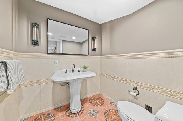 6909 N Belmont LANE, Fox Point, WI 53217