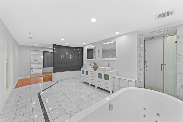 6909 N Belmont LANE, Fox Point, WI 53217